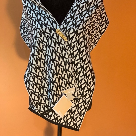 🧣MICHAEL KORS BRAND NEW SCARF/SHAWL WITH TAG - Picture 9 of 10